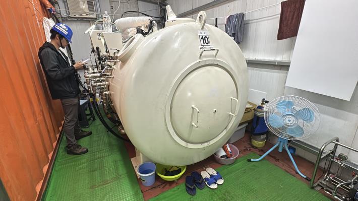 3確認潛水人員在減壓艙進行減壓流程.JPG
