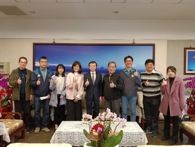 董分署長與王檢察長等人合照