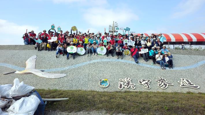 圖11、麥寮許厝寮堤防淨堤活動大合照