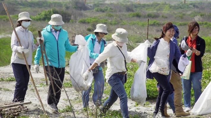 圖8、麥寮許厝寮堤防淨堤活動2