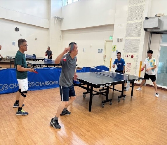 與同事一起打桌球的樂趣