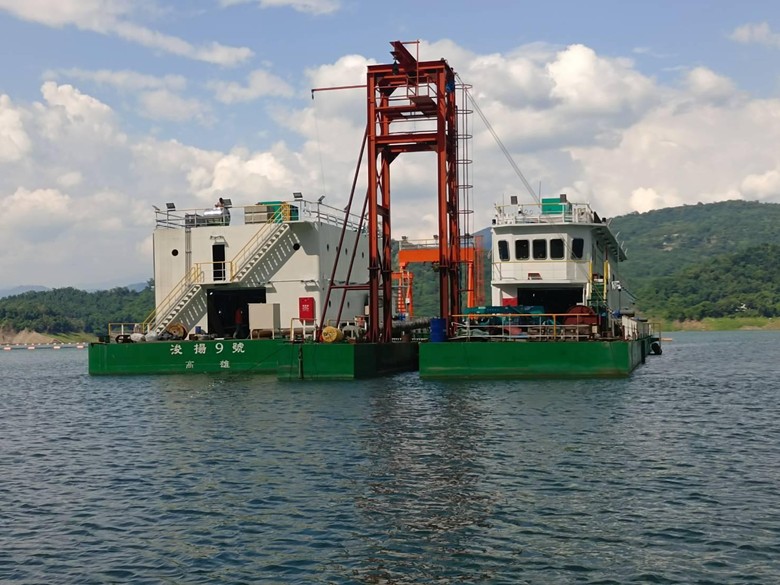 曾文水庫湖域清淤抽泥船-1