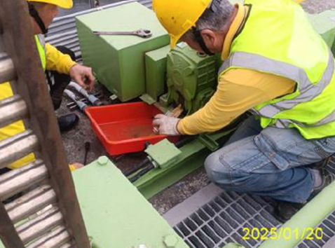 圖5 水門大保養照片2(油料更新)