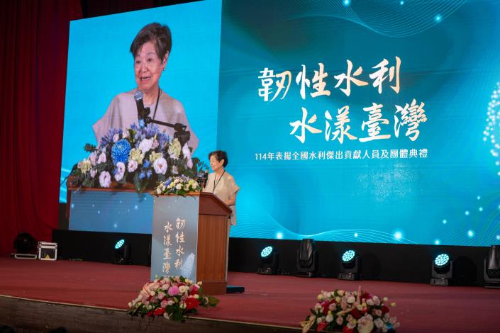 終身成就獎得主余範英董事長發表得獎感言