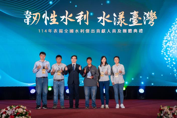經濟部水利署林元鵬署長頒發優良工班