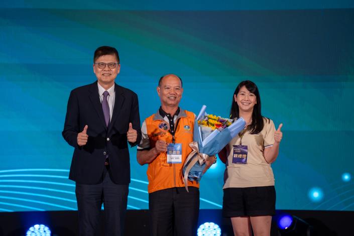 經濟部水利署黃宏莆副署長頒發水患自主防災社區評鑑─