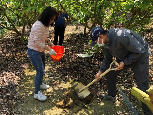 分署與農民一起完成每塊農地的採樣與土力檢測，農民有專屬的檢測結果
