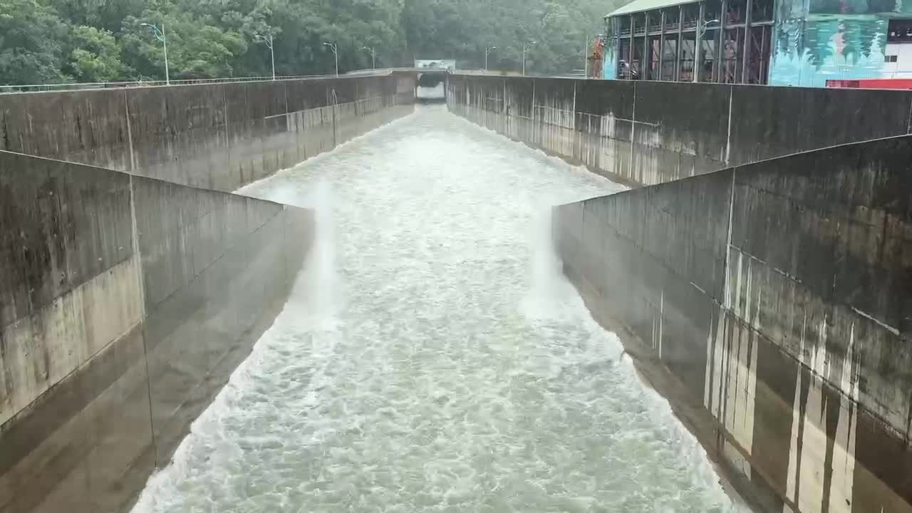阿姆坪防淤隧道沖淤狀況(沖淤池入口)