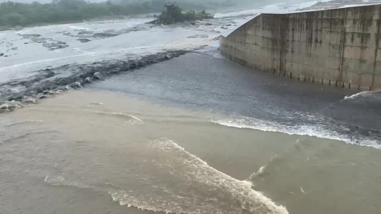 阿姆坪防淤隧道沖淤狀況(沖淤池出口)
