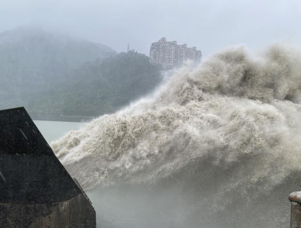 石門水庫排洪隧道放水狀況