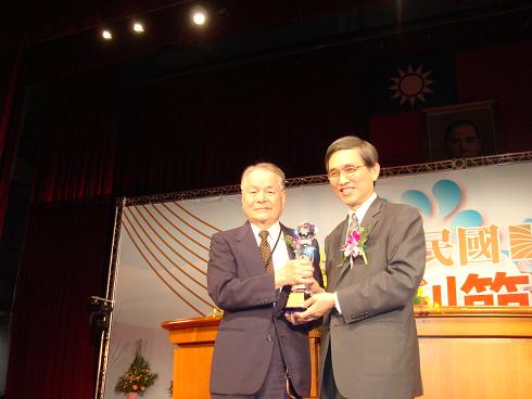 溫理仁榮獲100年終身成就獎