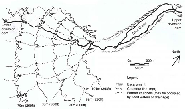 圖2 等高線描繪出鹿溪的沖積扇地形以及過往流路形態（Kondolf 2012）_圖示