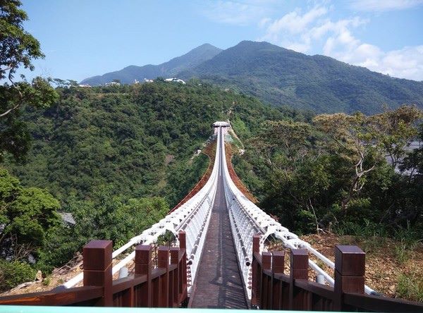 山川琉璃吊橋