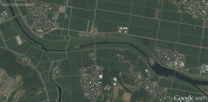 圖11 上：2011年的合志川邊灘肥大且河相單調；