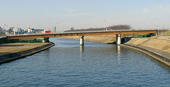照片四新荒川大橋(從下游拍攝)
