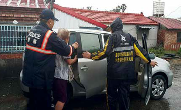 莫蘭蒂颱風時社區幹部與警察合作執行預防性疏散撤離情景