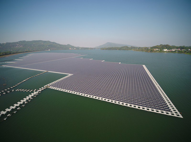 圖1-阿公店水庫水域型太陽能光電設施