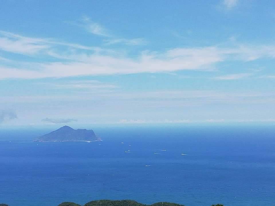 觀景平台眺望龜山島及蔚藍的太平洋