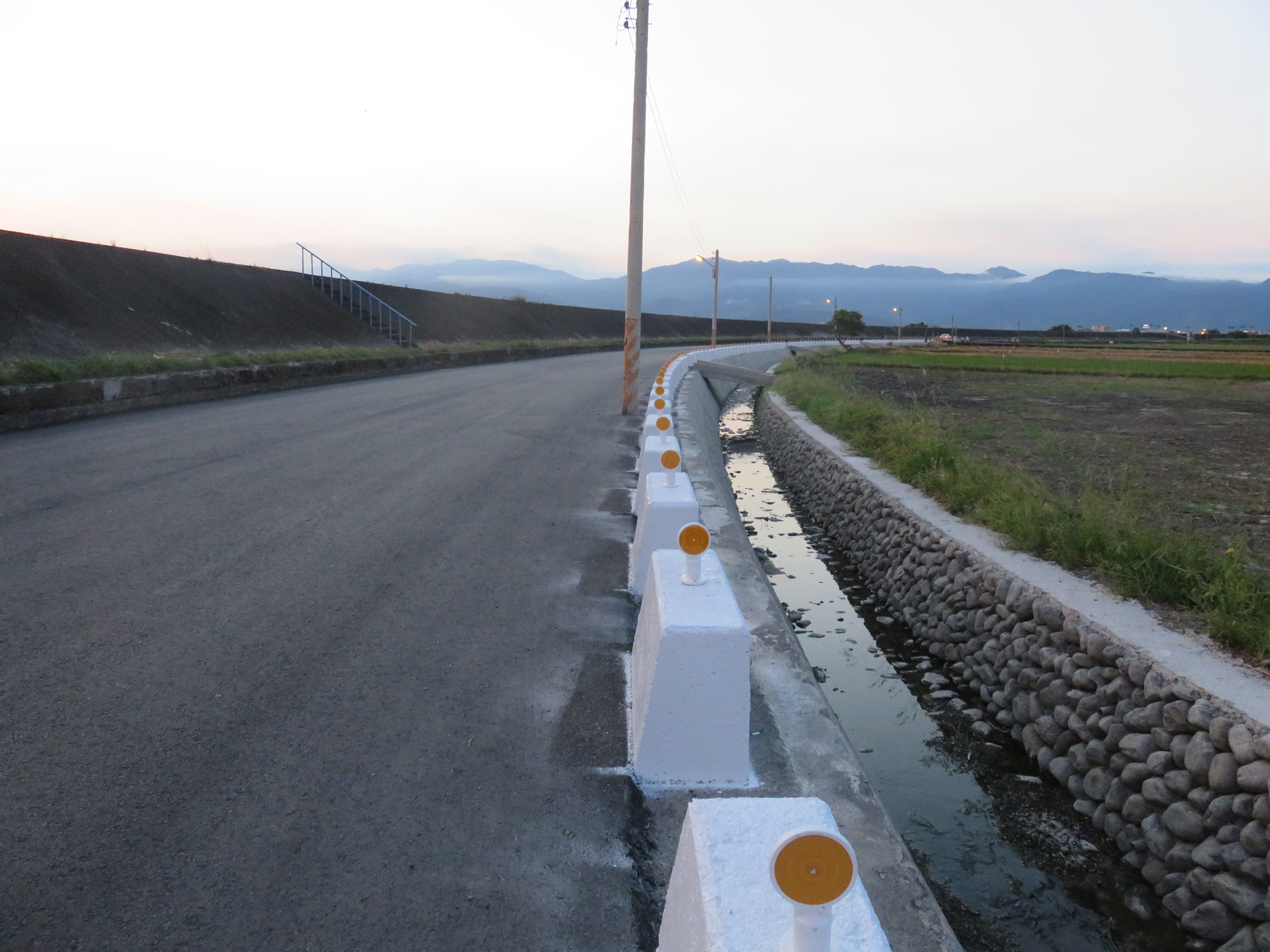 宜蘭河公館堤防水防道路側溝改善工程